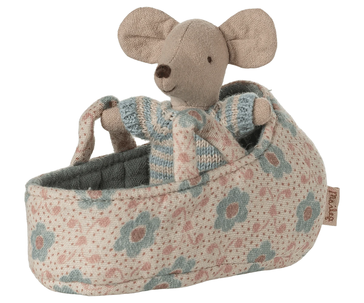 Baby mouse in carry cot - Blue Maileg Lil Tulips