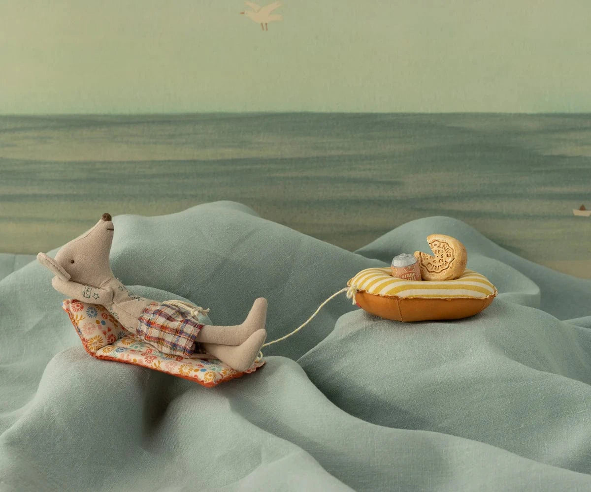 Beach Mouse with Air Mattress - Dad - Flower Maileg Lil Tulips