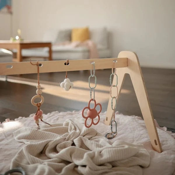 Daisy Rattle Teether - Dusty Rose Mushie Lil Tulips