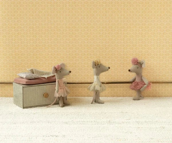 Dance Mouse in Daybed, Little sister Maileg Lil Tulips