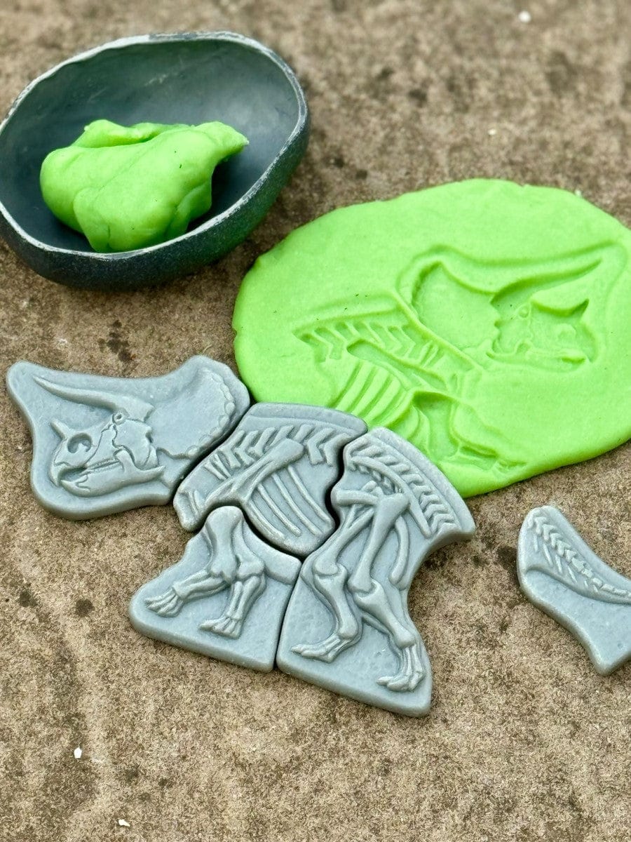 Dig and Discover - Triceratops & Spinosaurus Yellow Door US LLC Lil Tulips