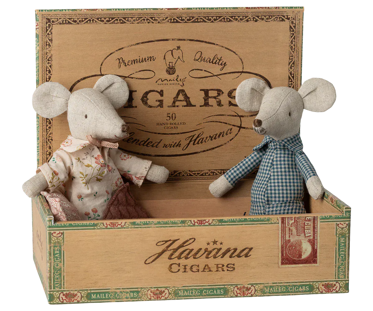 Grandma and grandpa mice in cigarbox - NEW 2026 Maileg Lil Tulips