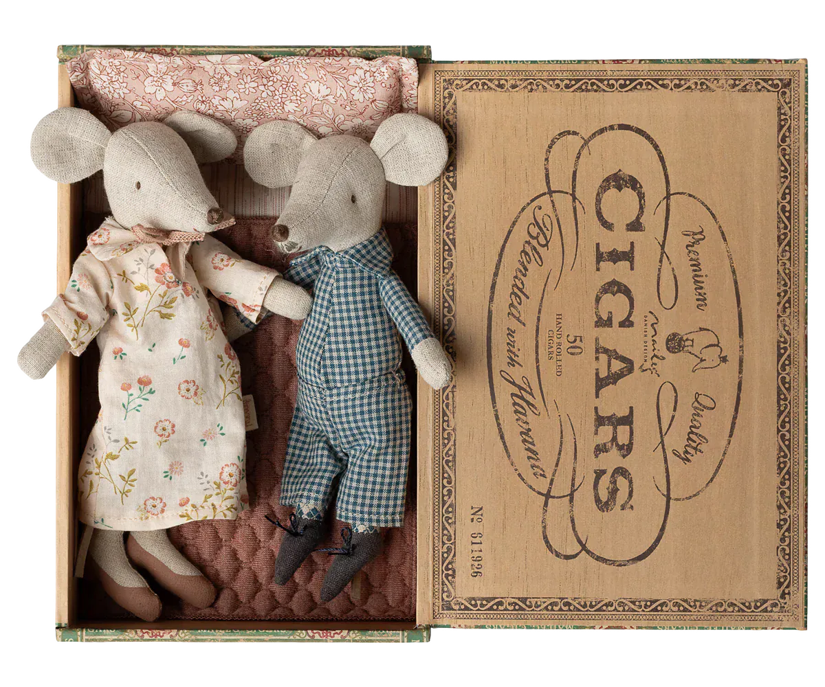 Grandma and grandpa mice in cigarbox - NEW 2026 Maileg Lil Tulips