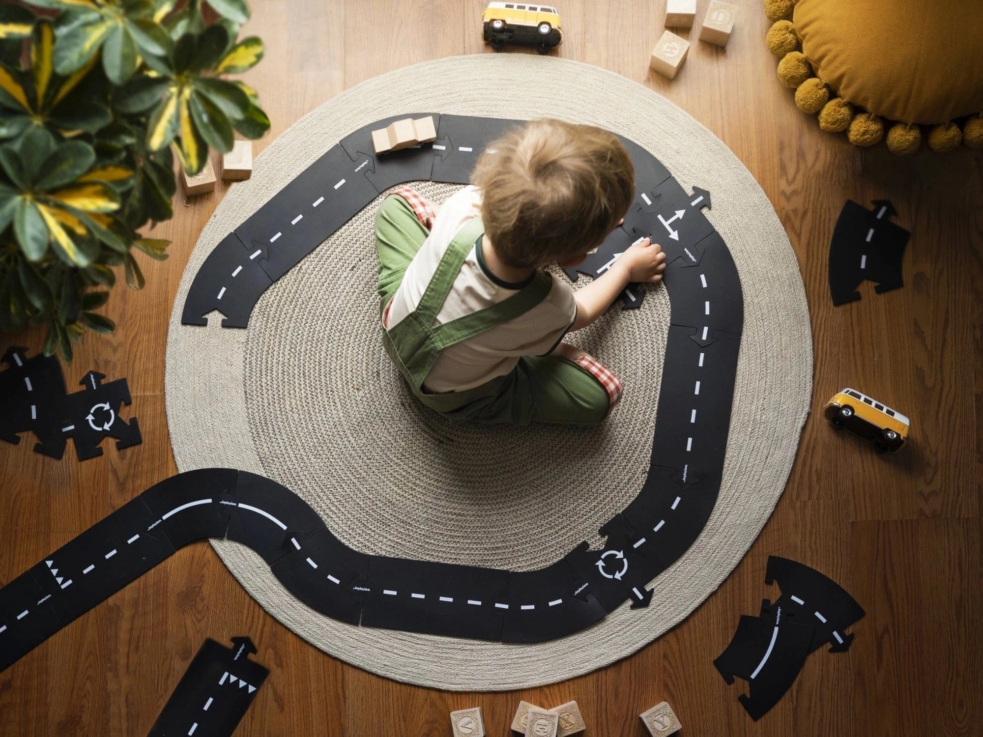 Highway - Long Flexible Road Set - With One Car waytoplay Lil Tulips
