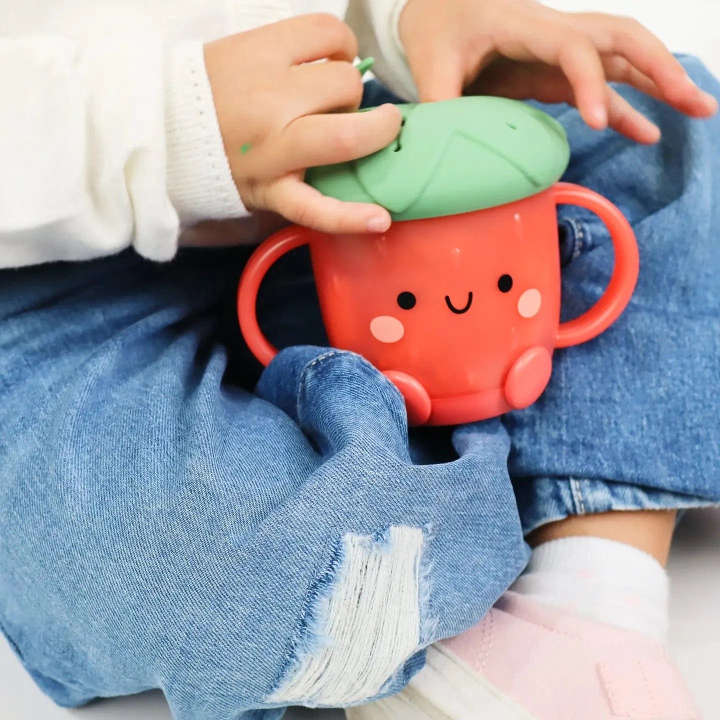 Itzy Snack Cup™ Strawberry Itzy Ritzy Lil Tulips