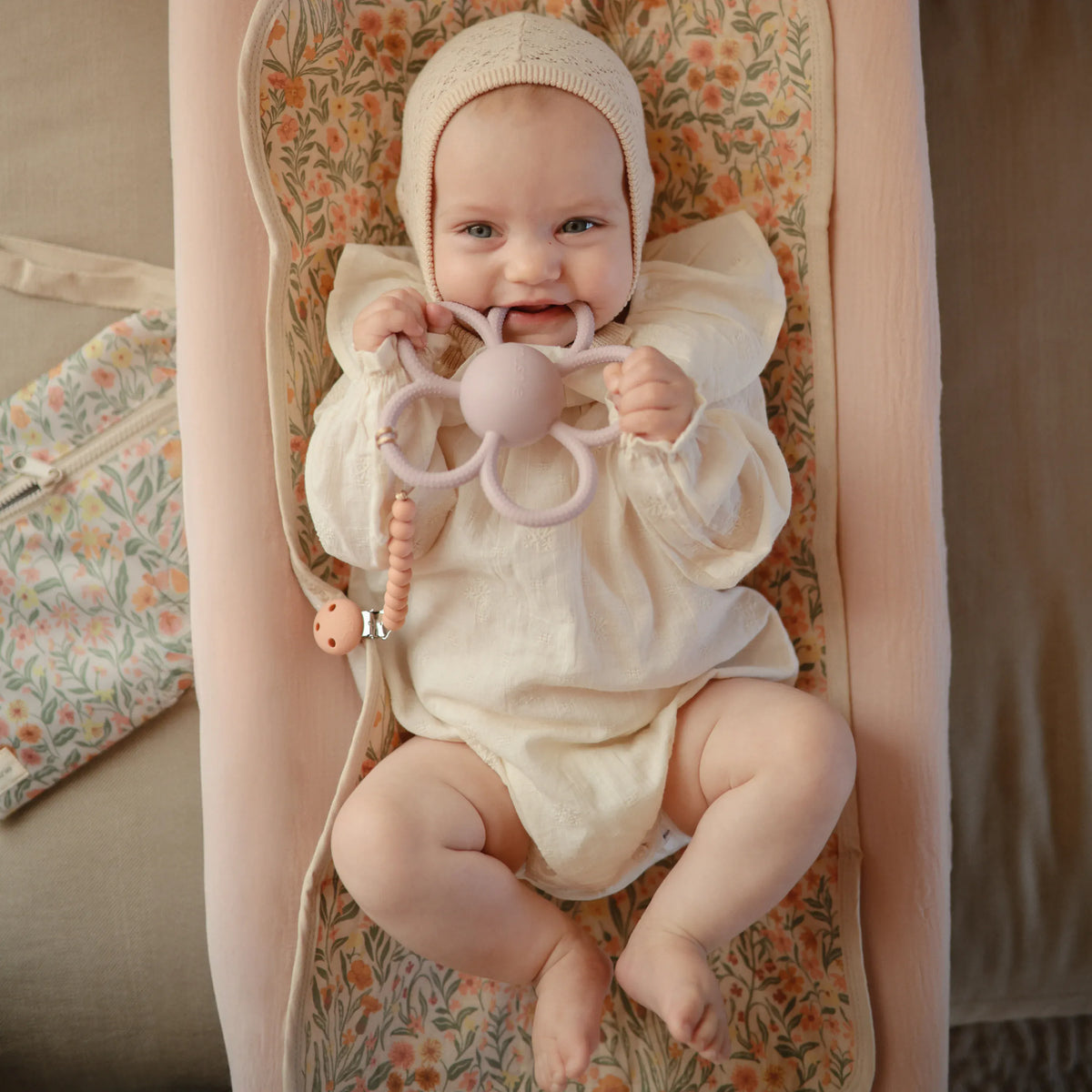 Pacifier Clip | Hera (Powder Pink) Mushie Lil Tulips