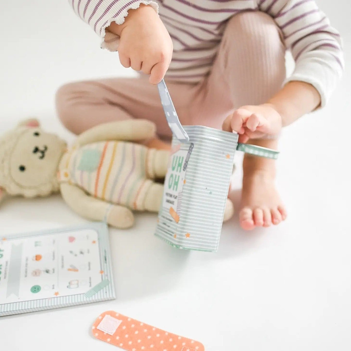 Pretend Play Bandages & Bandaid Tin Magicplaybook Lil Tulips