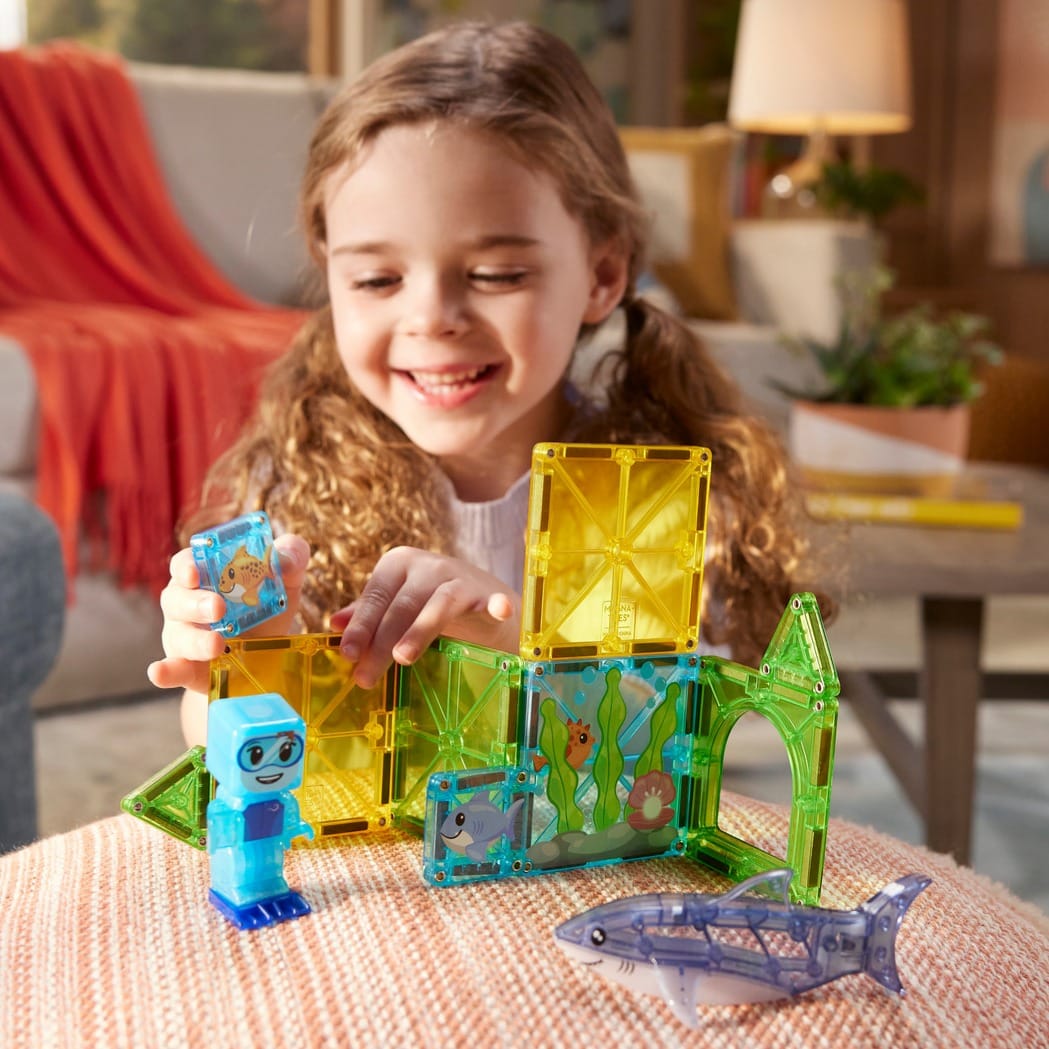 Shark Dive 13 Piece Set Magna-Tiles Lil Tulips