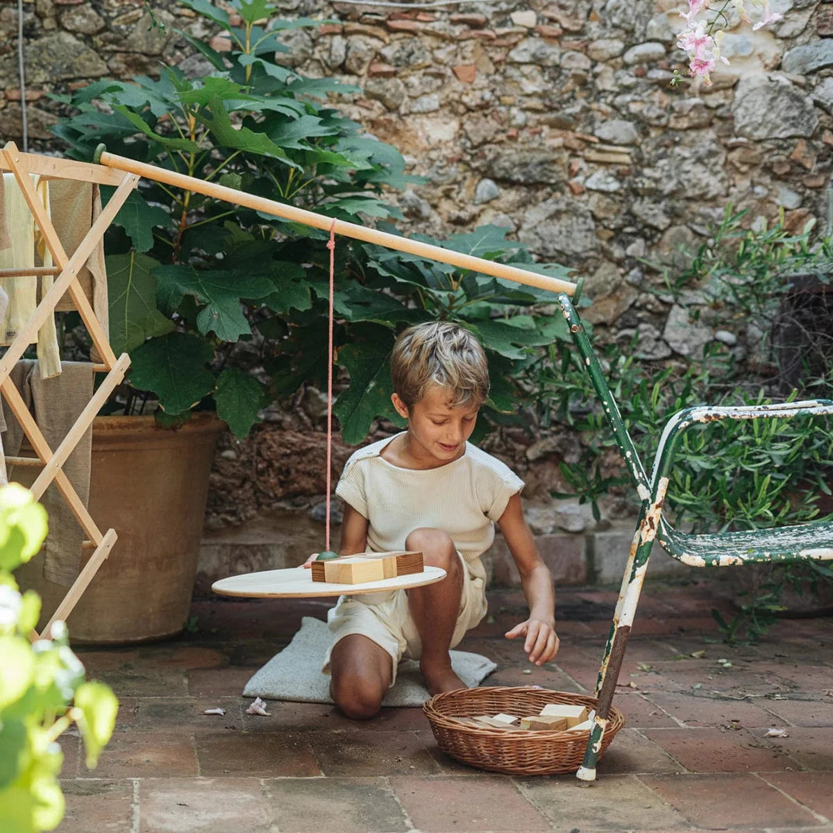 The Pendulum Balance Toy Grapat Lil Tulips
