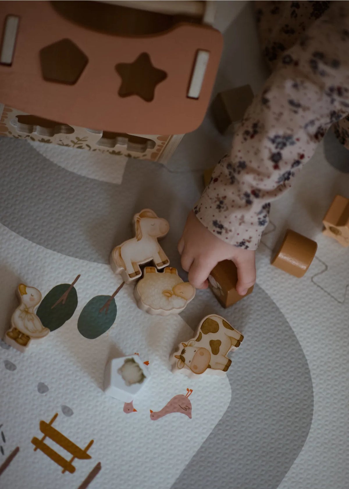 Tiny Barn - Educational Puzzle Mrs. Ertha Lil Tulips