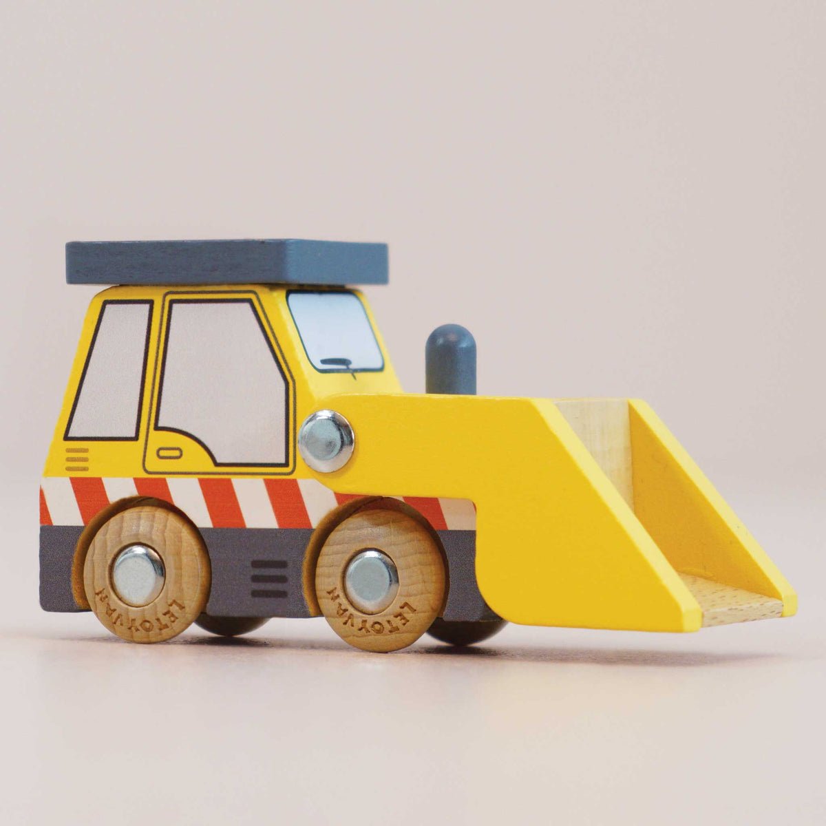 Vince Wooden Vehicle (GT220) Le Toy Van Lil Tulips