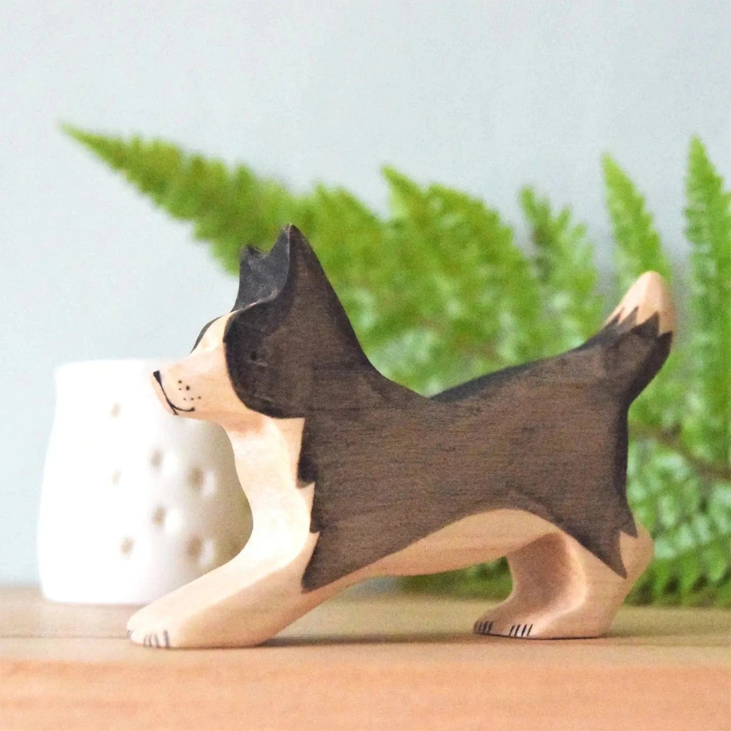 Wooden Border Collie Eric & Albert Lil Tulips