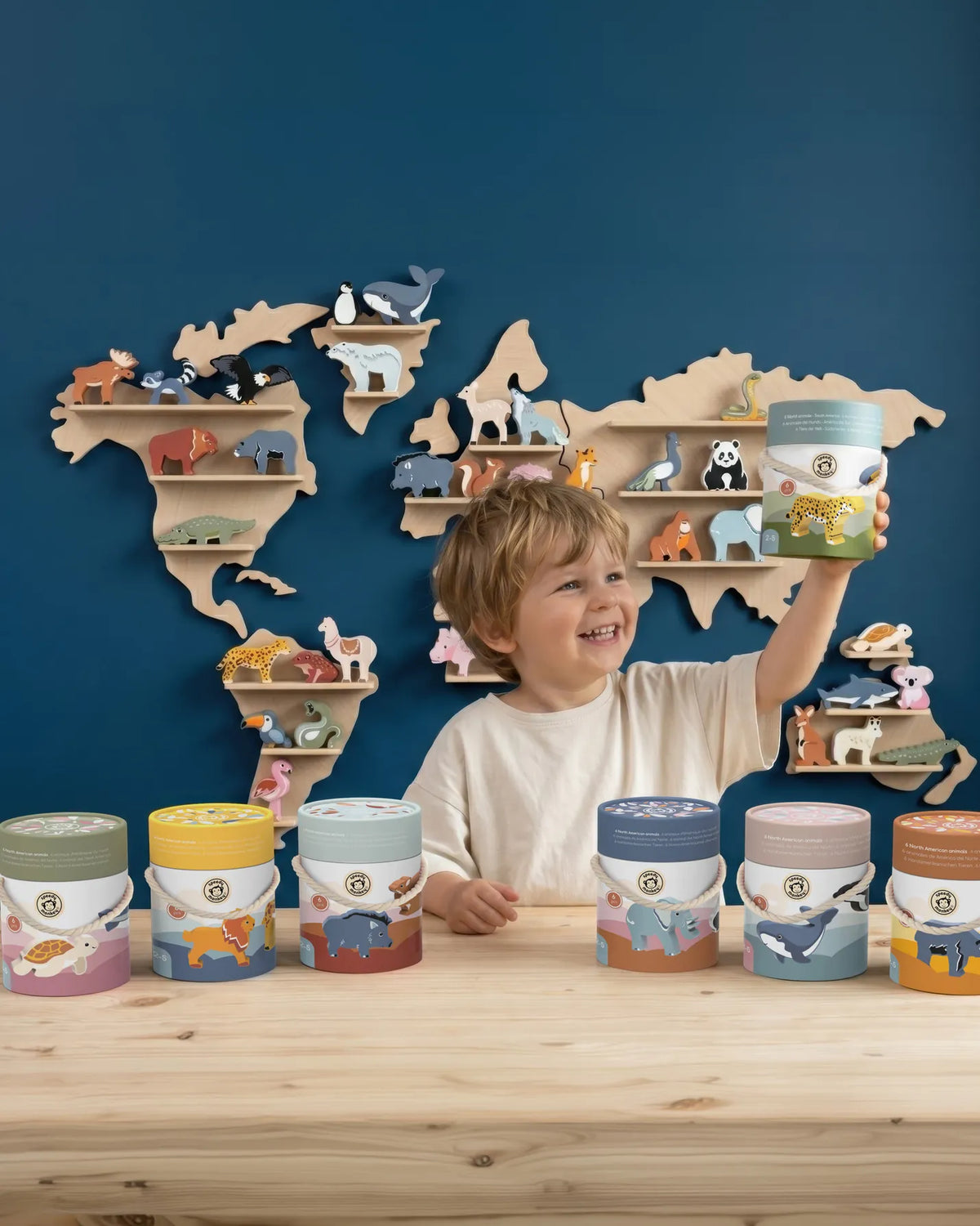 World Map Animal Shelf (Including A Starter Set with 6 Animals) Speedy Monkey Lil Tulips