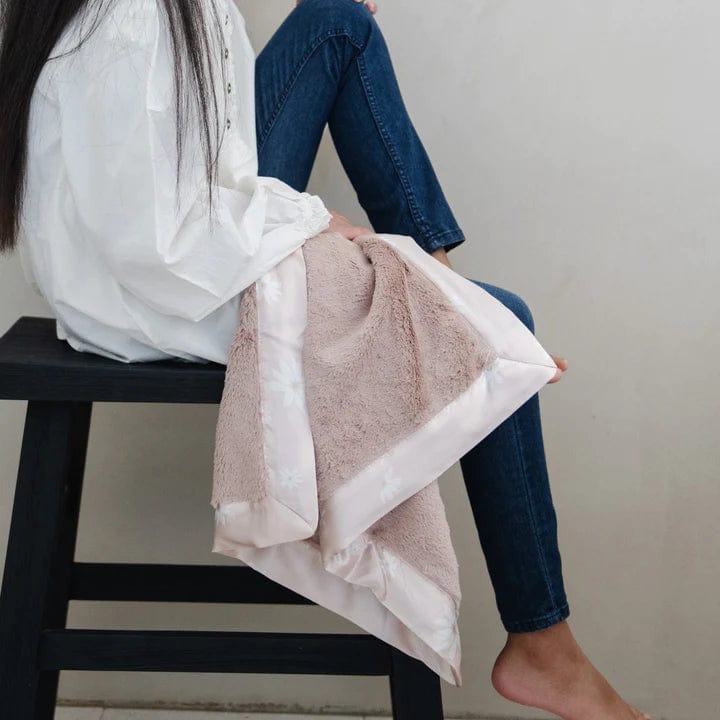 Daisy Lush Satin Border Blanket Saranoni Lil Tulips