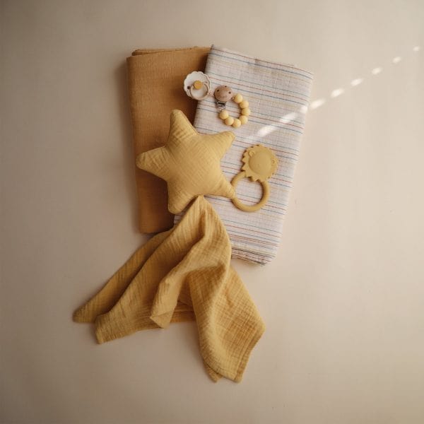 Lion Teether (Soft Yellow) Mushie Lil Tulips