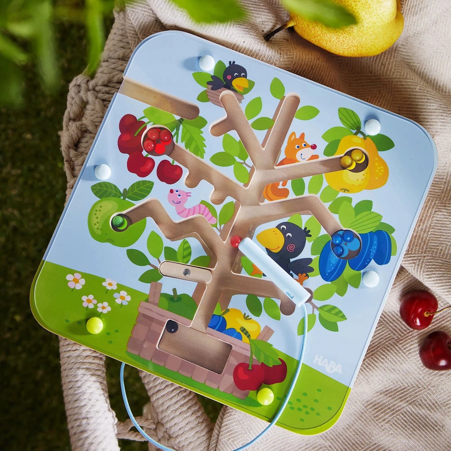 Orchard Maze Magnetic Sorting Game haba Lil Tulips