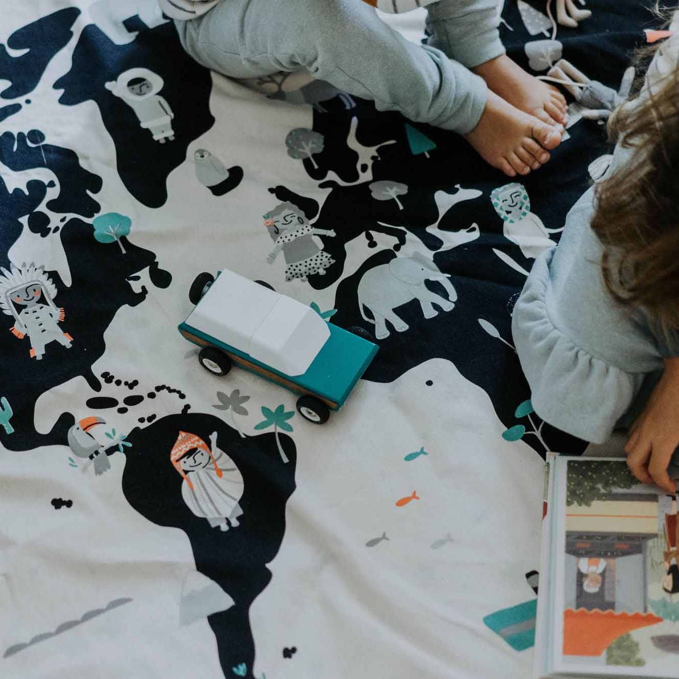 Worldmap Playmat Storage Bag Play & Go Lil Tulips