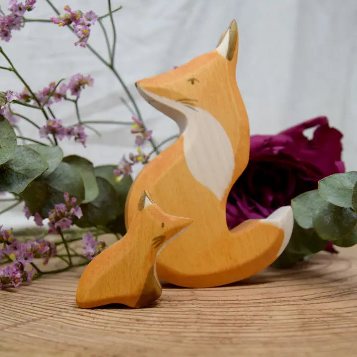 Wooden Snuggling Foxes