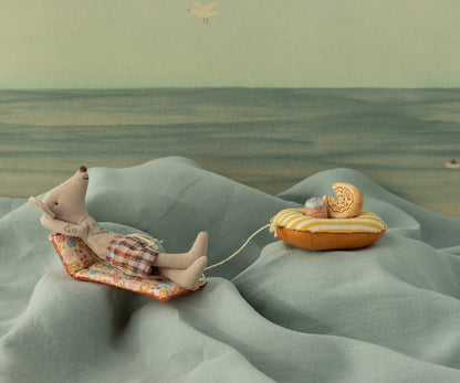 Beach Mouse with Air Mattress - Dad - Flower
