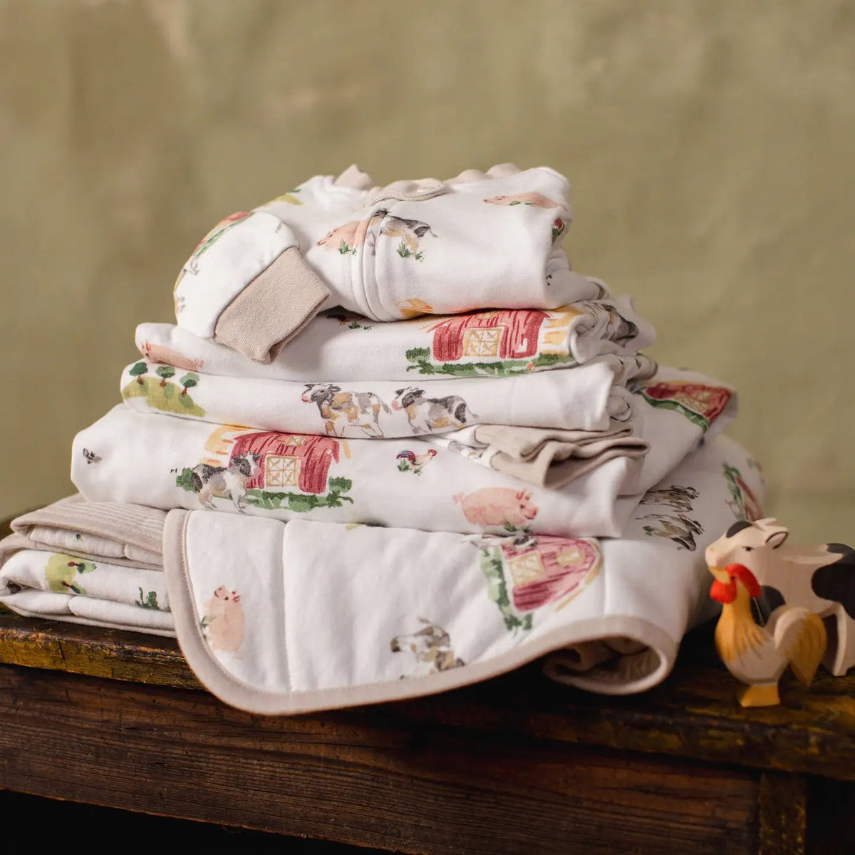 Barnyard Crib Organic Cotton BEESNUG® Crib Sheet Burt's Bees Baby Lil Tulips