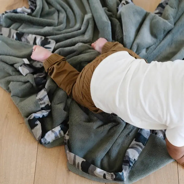 Camo Satin Border Blanket Saranoni Lil Tulips