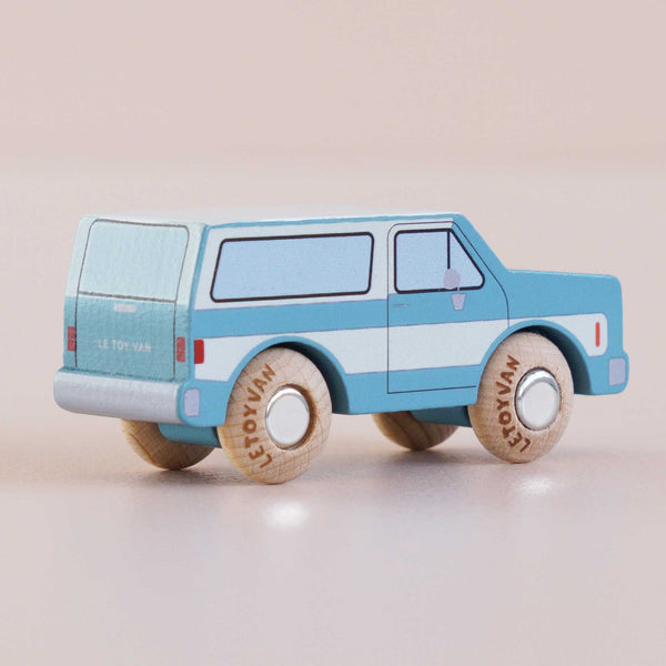 Chuck Wooden Vehicle (GT170) Le Toy Van Lil Tulips