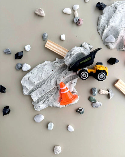 Construction (Cookies 'n Cream) Dough-To-Go Earth Grown KidDoughs Lil Tulips