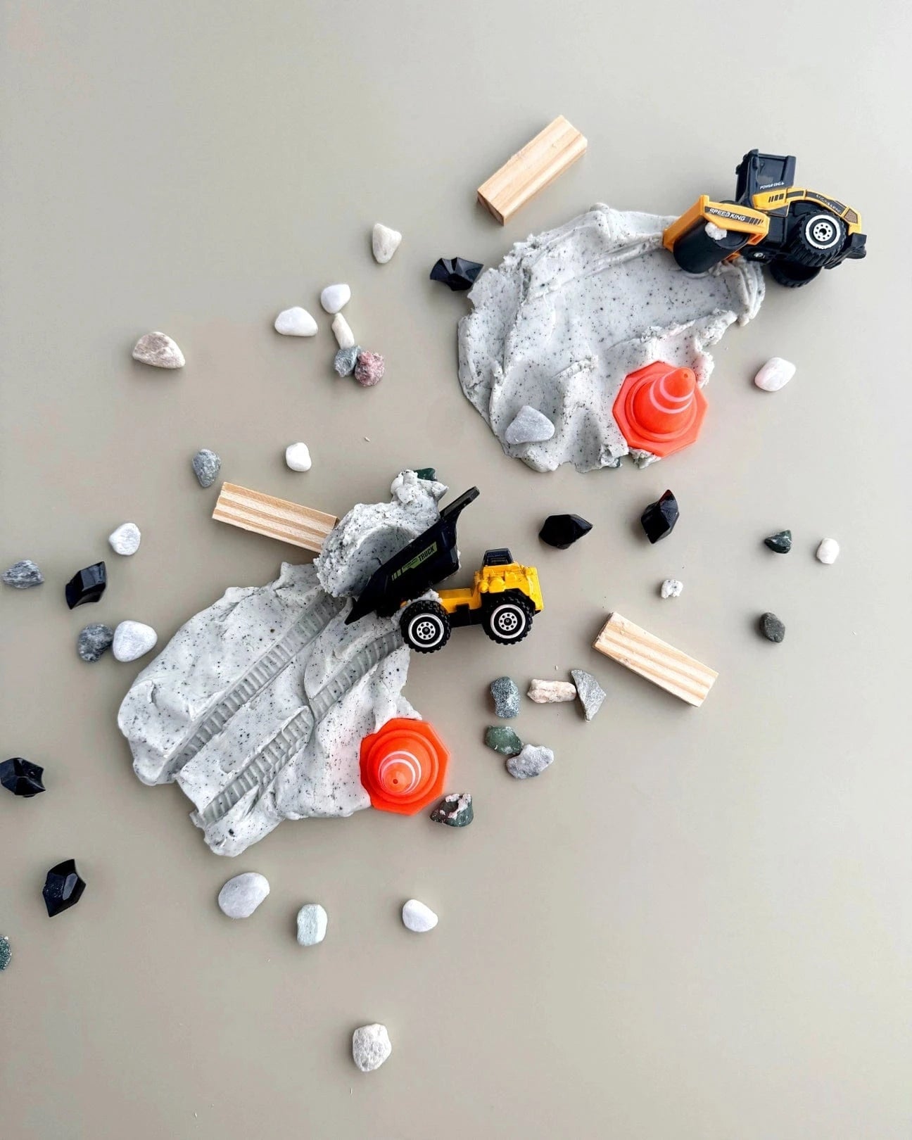 Construction (Cookies 'n Cream) Dough-To-Go Earth Grown KidDoughs Lil Tulips