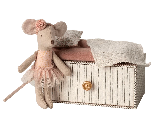 Dance Mouse in Daybed, Little sister Maileg Lil Tulips
