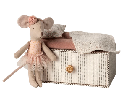 Dance Mouse in Daybed, Little sister Maileg Lil Tulips