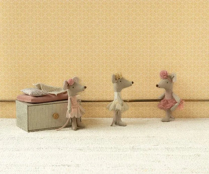 Dance Mouse in Daybed, Little sister Maileg Lil Tulips