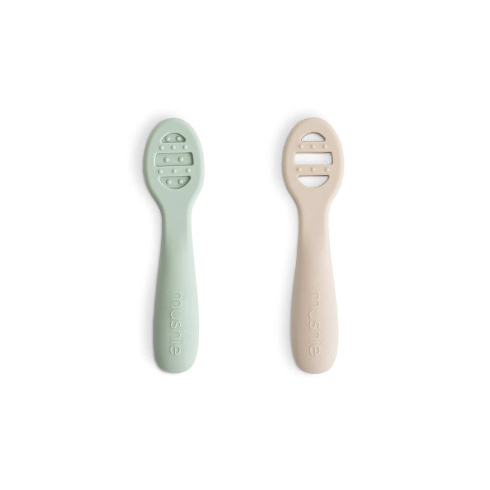 First Feeding Baby Spoons 2-Pack (Cambridge Blue/Shifting Sand) Mushie Lil Tulips