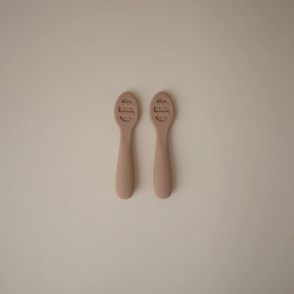 First Feeding Baby Spoons 2-Pack (Natural/Shifting Sand) Mushie Lil Tulips