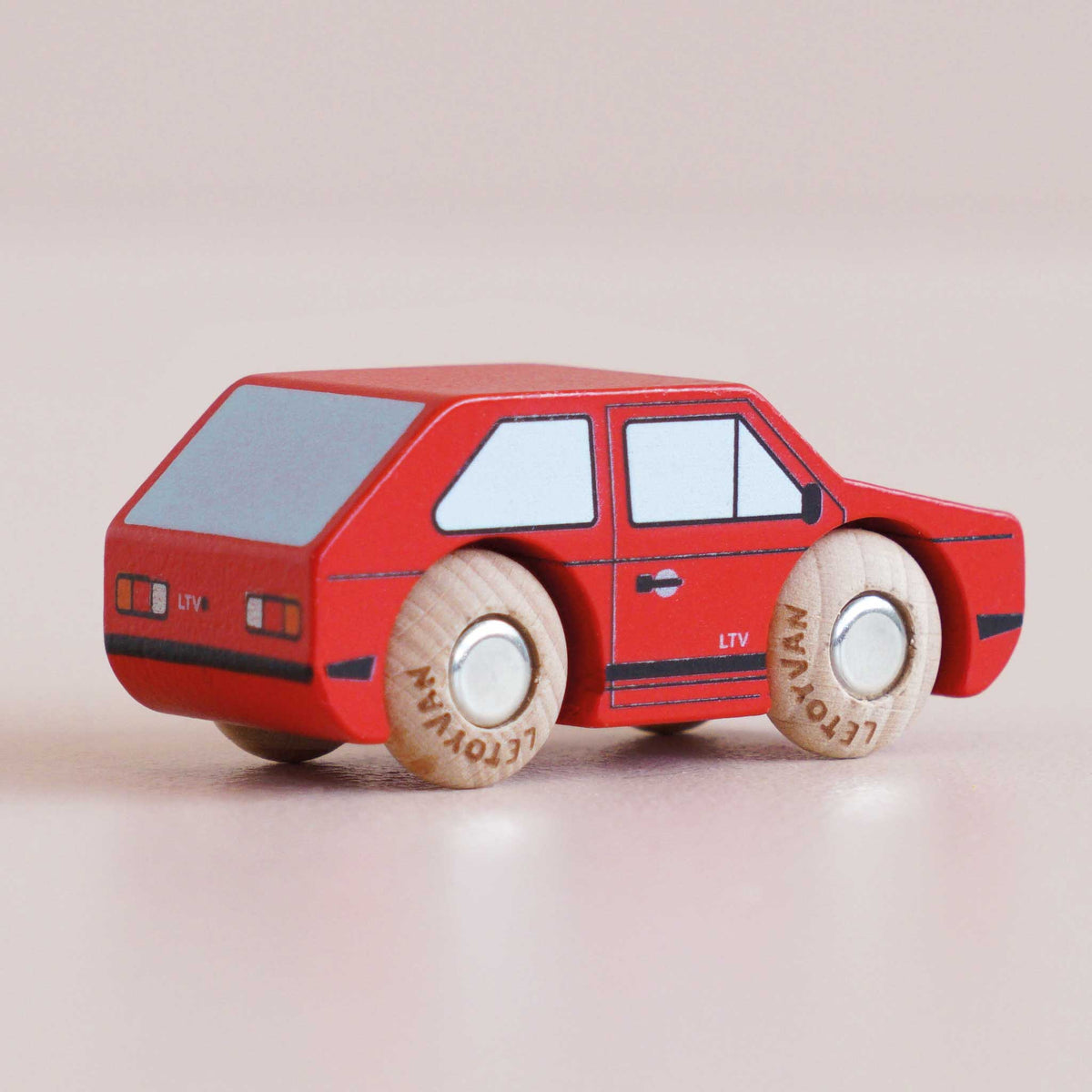 Gary Wooden Vehicle (GT50) Le Toy Van Lil Tulips