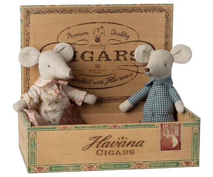 Grandma and grandpa mice in cigarbox - NEW 2026 Maileg Lil Tulips