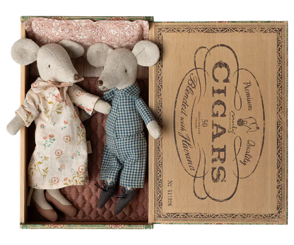 Grandma and grandpa mice in cigarbox - NEW 2026 Maileg Lil Tulips
