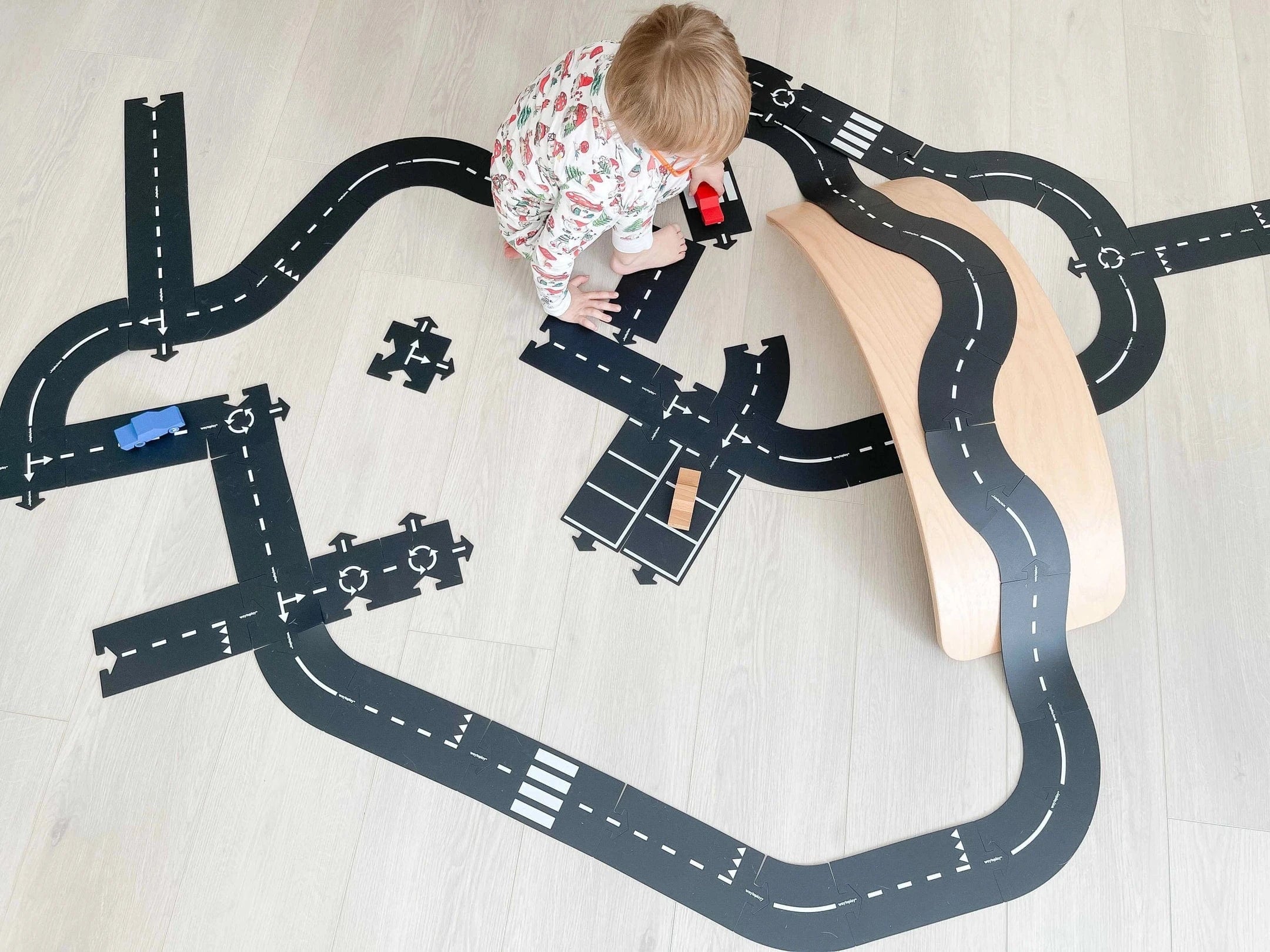 King of the Road - Extra Long Flexible Road Set - With Two Cars waytoplay Lil Tulips
