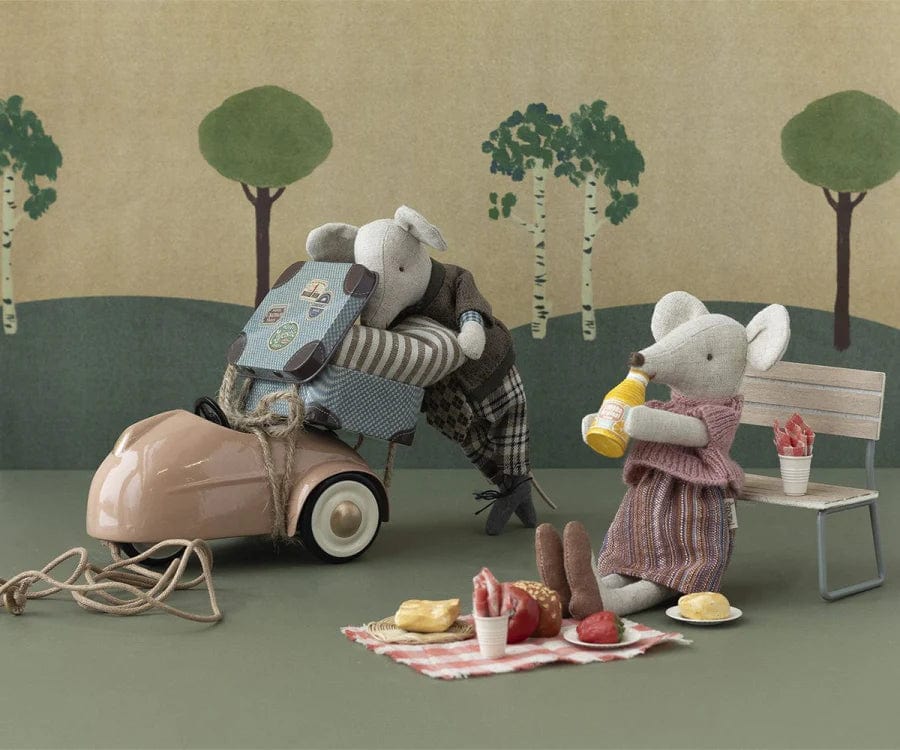 Knitted Blouse & Skirt in Suitcase, Mouse - Grandma Maileg Lil Tulips
