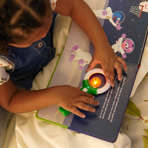 Light-Up Library™ - Play Pretend with Elmo Outer Space! Glo Pals Lil Tulips