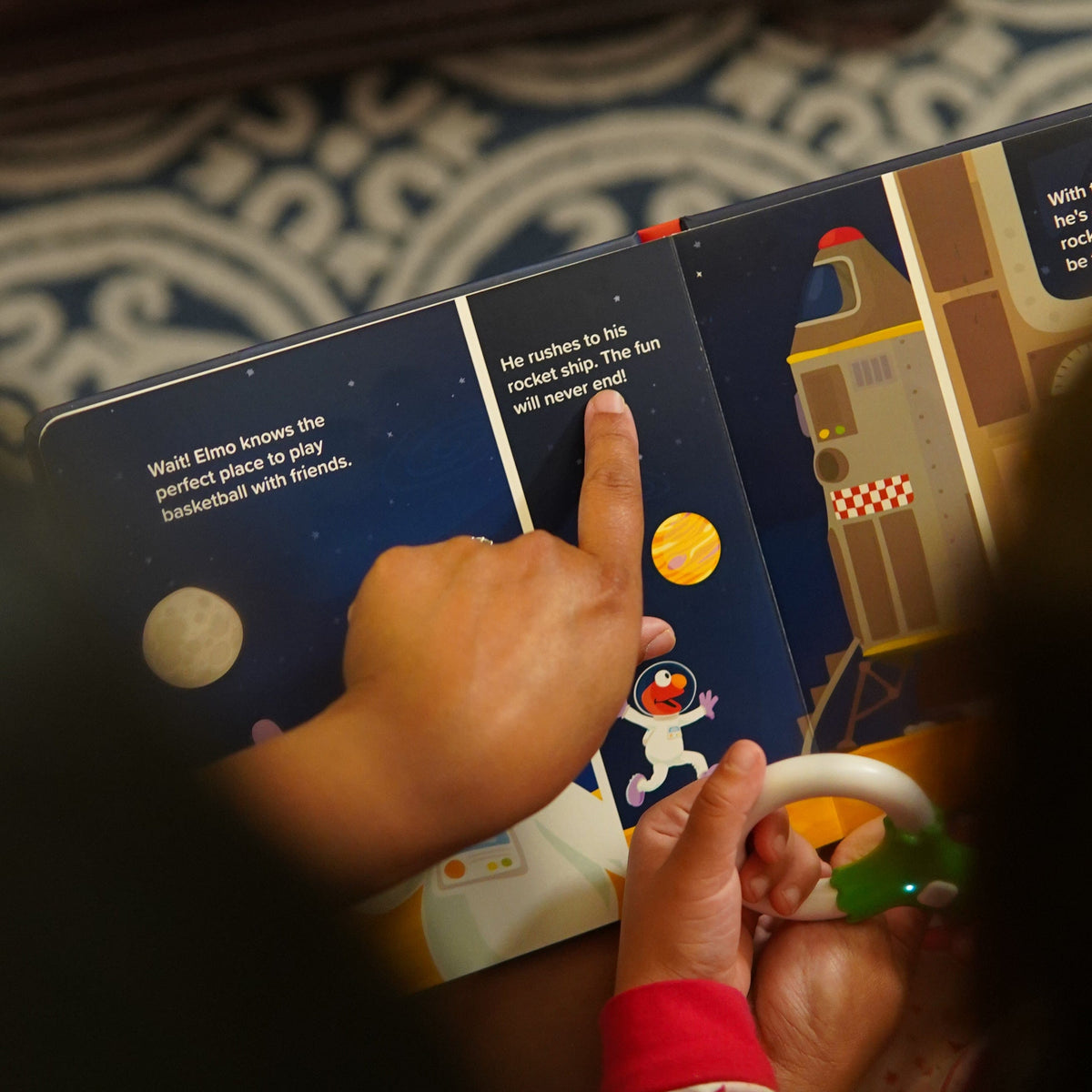 Light-Up Library™ - Play Pretend with Elmo Outer Space! Glo Pals Lil Tulips