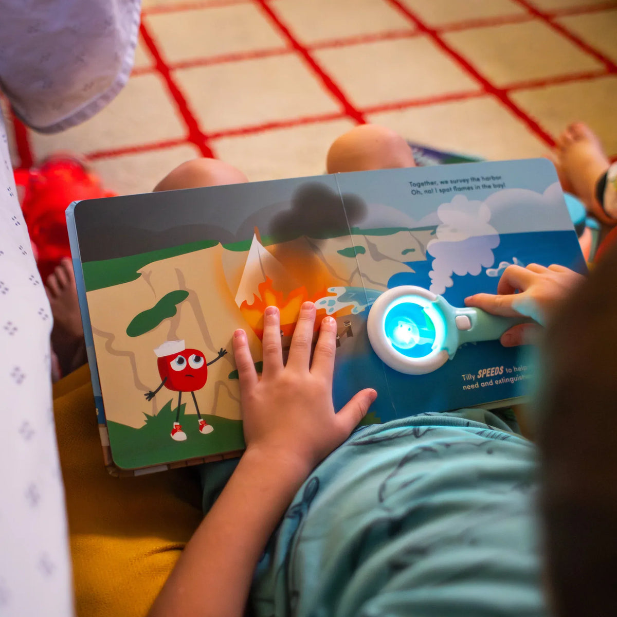 Light-Up Library - Sammy’S Search & Rescue with Tilly the Tugboat Glo Pals Lil Tulips