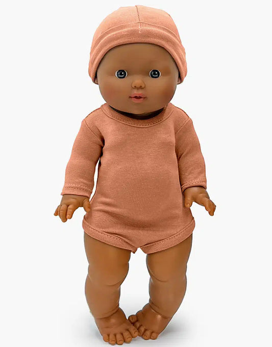 Léon and his long-sleeved bodysuit and Tico hat in brown sugar jersey