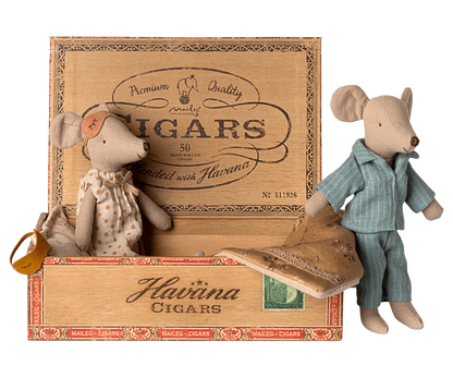 Mum & Dad mice in Cigarbox Maileg Lil Tulips
