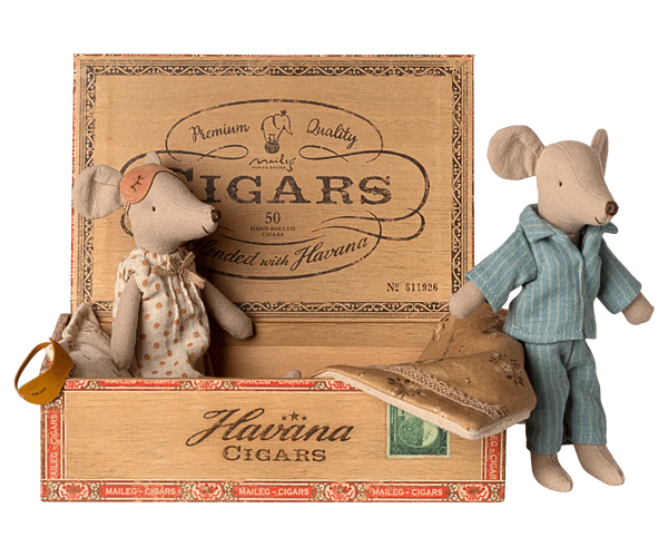 Mum & Dad mice in Cigarbox Maileg Lil Tulips