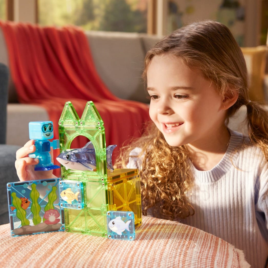 Shark Dive 13 Piece Set Magna-Tiles Lil Tulips