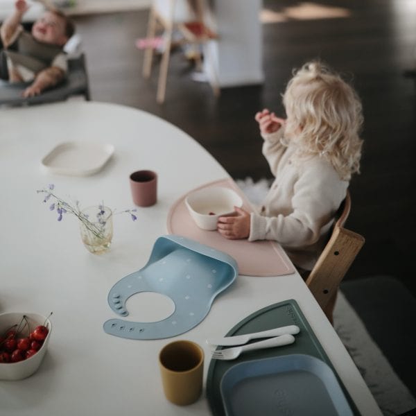 Silicone Place Mat (White Daisy) Mushie Lil Tulips