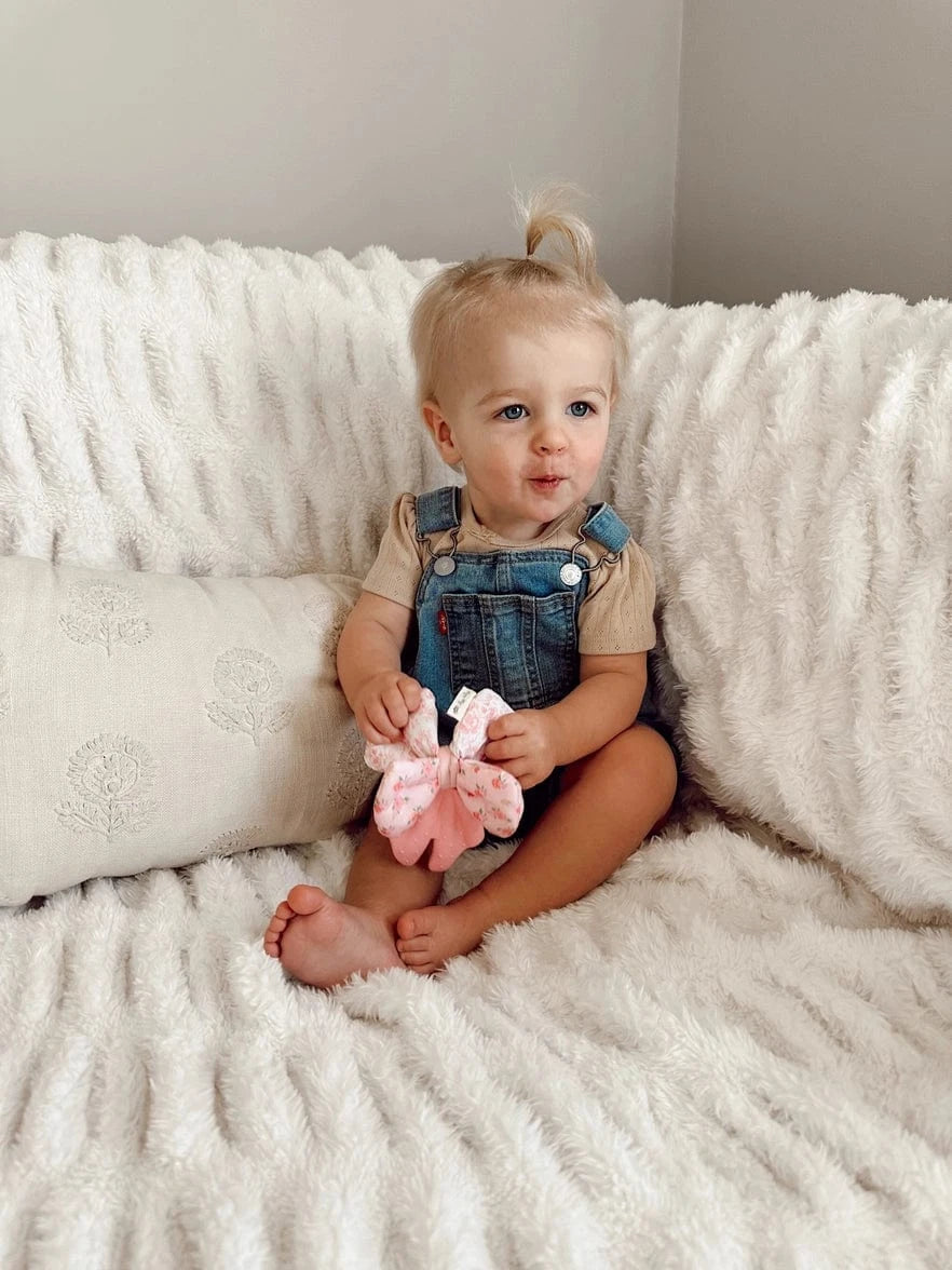 Sweetie Crinkle™ Sensory Teether -  Bow Itzy Ritzy Lil Tulips