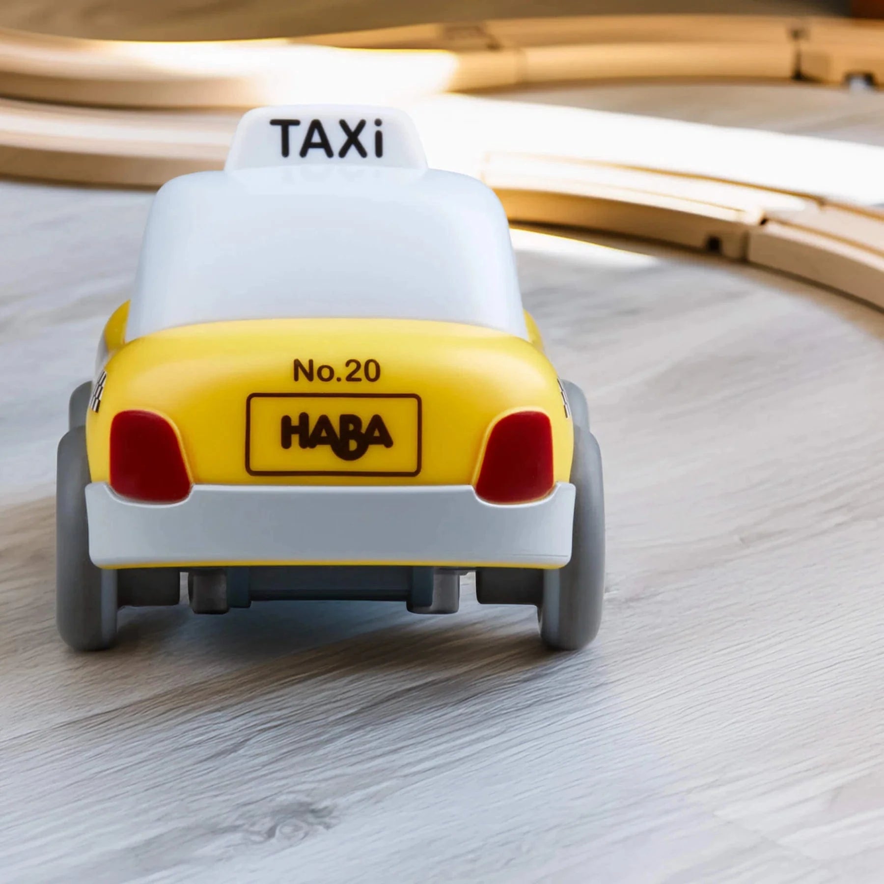 Taxi with Momentum Motor haba Lil Tulips