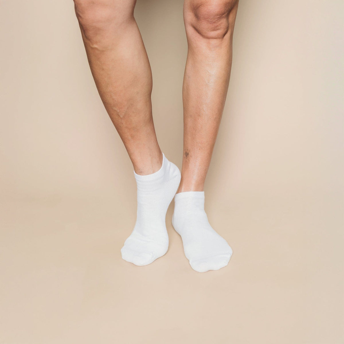 White Adult Lightweight Organic Cotton Ankle Socks Small Q for Quinn Lil Tulips