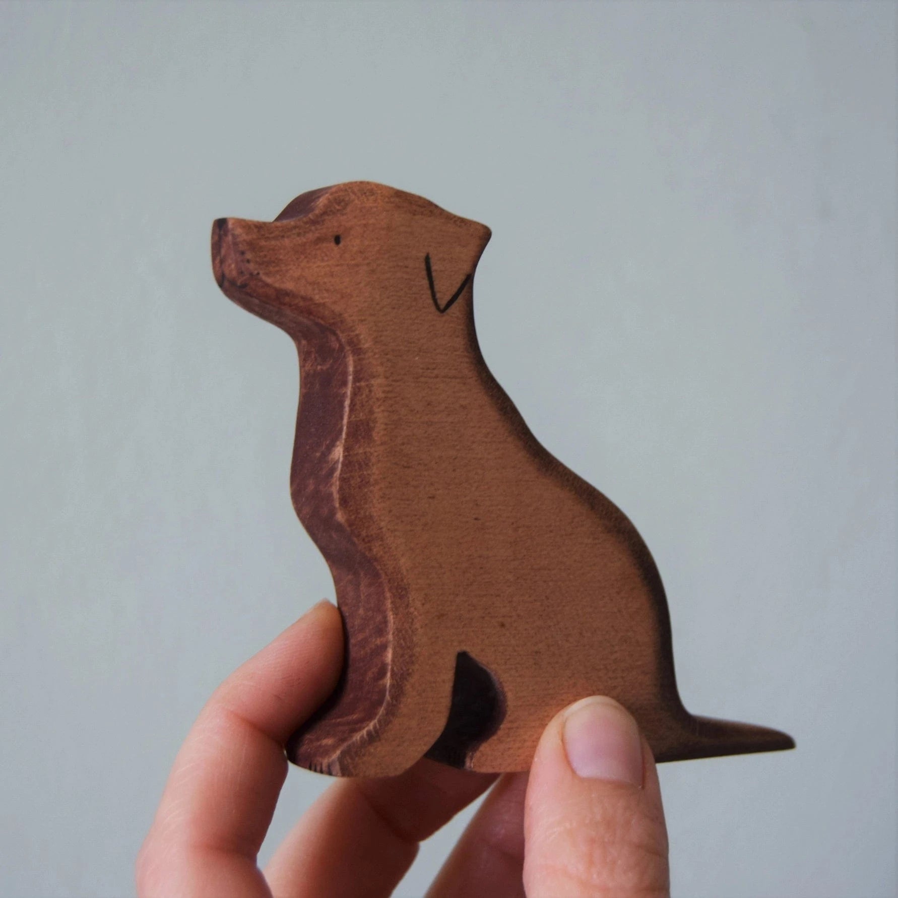Wooden Brown Labrador Eric & Albert Lil Tulips